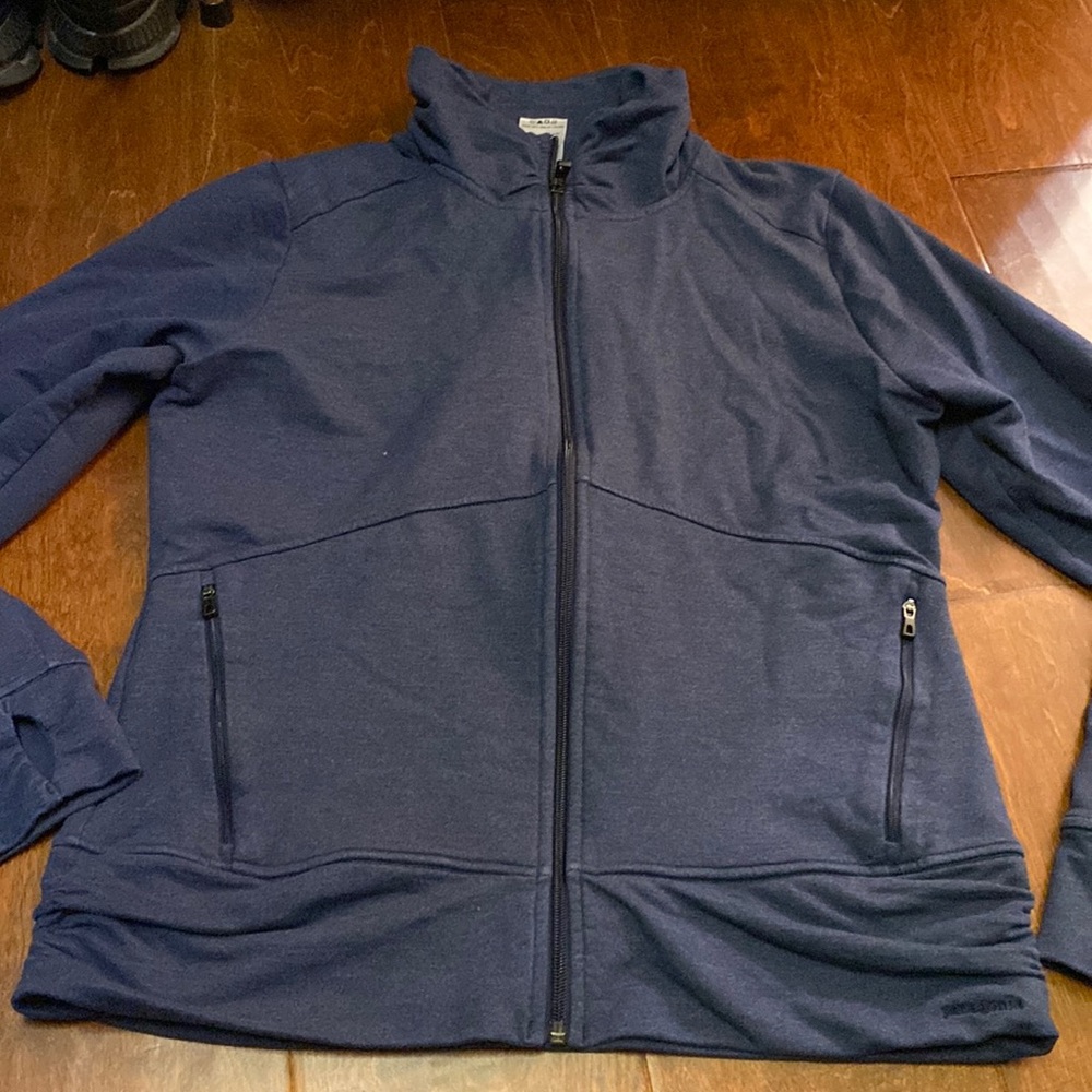 Women’s size large Patagonia, lightweight navy blue jacket